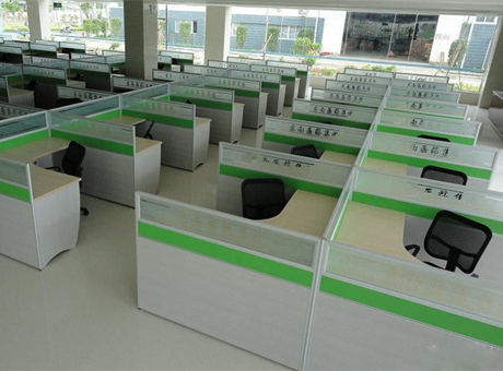 荣达办公家具回收：深圳地区高价回收二手办公桌椅，回收二手屏风卡位等二手办公家具